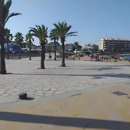 Moll Con Piscina L'Escala